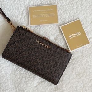 Michael Kors Jet Set Travel Wallet